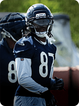 Luther Burden III Rookies 76 OVR - Madden NFL 26