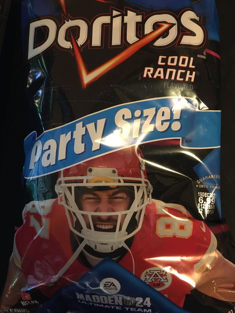 m24-tkelce-doritosbag
